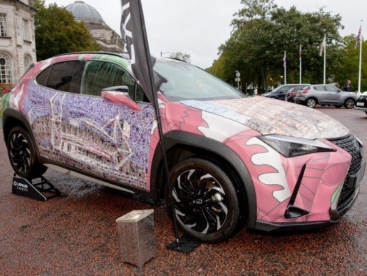 Lexus UX cały w… selfie